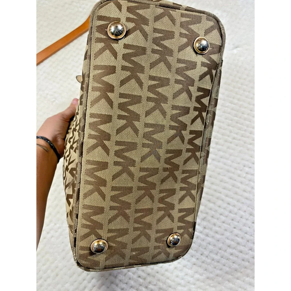 Michael Kors Large Jet Set Travel Tote Vanilla Tan Monogram Canvas Handbag Purse